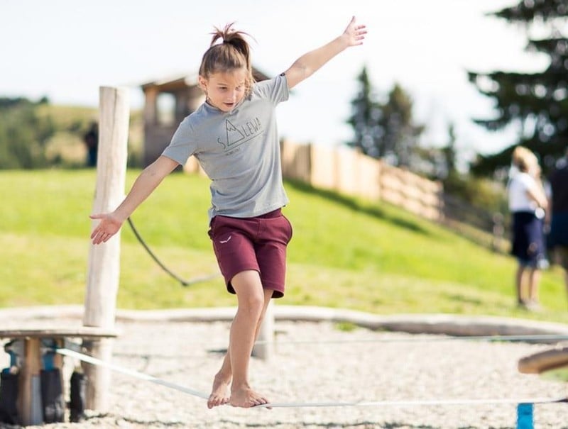 SLACKLINING
