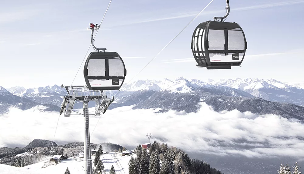 THE 10-SEATER CABINS