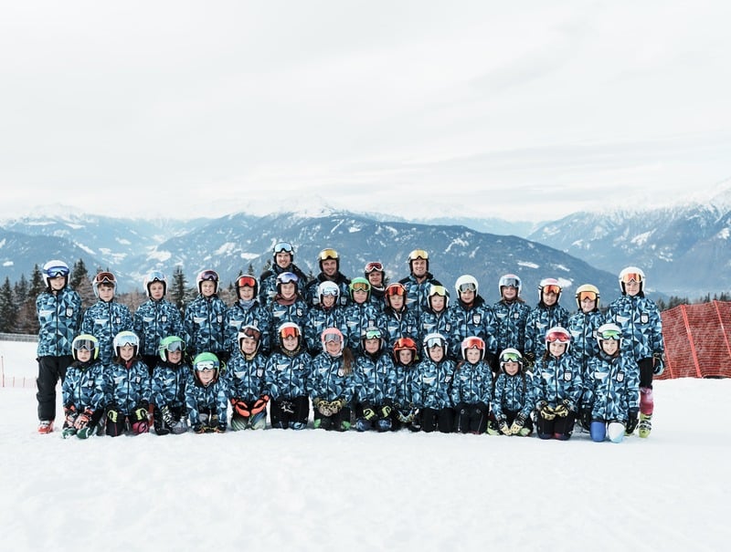 ÜBER 800 KINDER <br> BEI SKIKURSEN