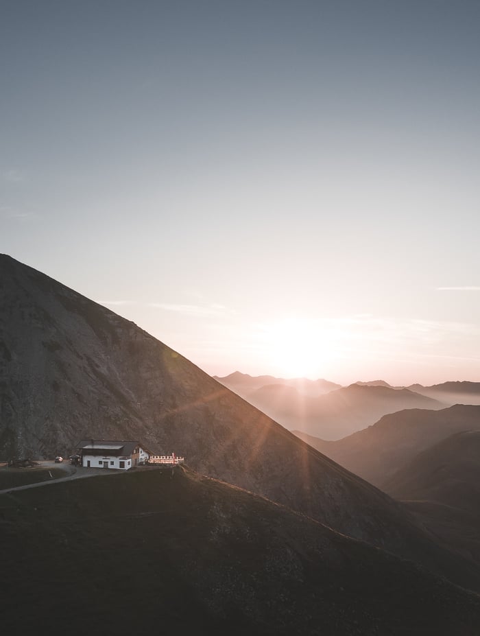 SUNDOWNER <br> MIT LIVE-MUSIK
