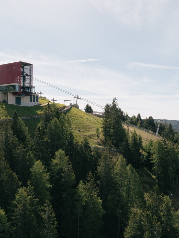 EIN NEUER <br> BERGSOMMER BEGINNT