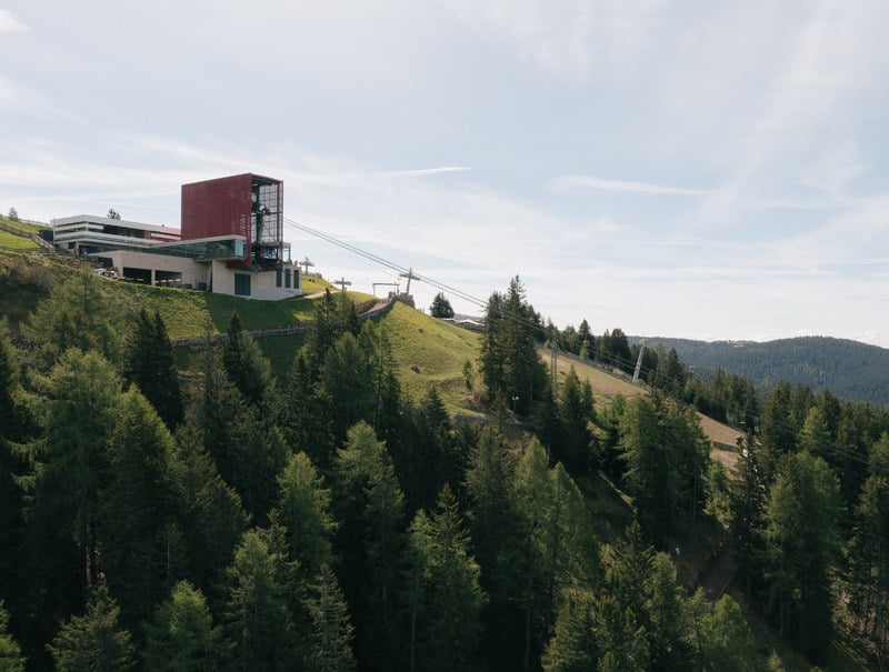 EIN NEUER <br> BERGSOMMER BEGINNT